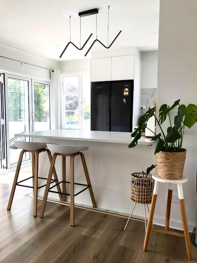 Bright & Comfy Stay In Newly Renovated Home With Parking Auckland Exterior photo