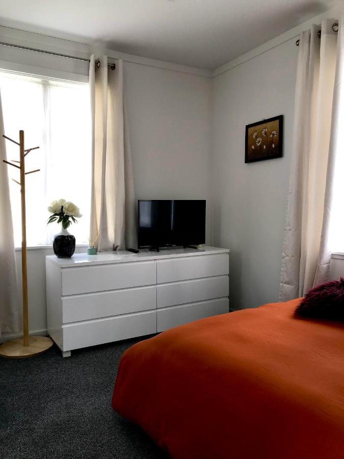 Bright & Comfy Stay In Newly Renovated Home With Parking Auckland Exterior photo